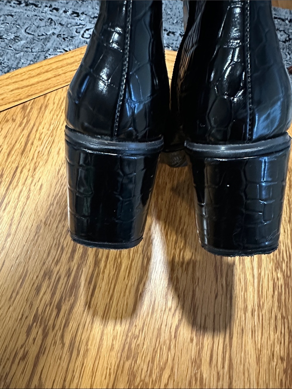 *URBAN OUTFITTERS* Black Croc-Embossed Mid-Calf Block Heel Boots Size 39 - Picture 7 of 11